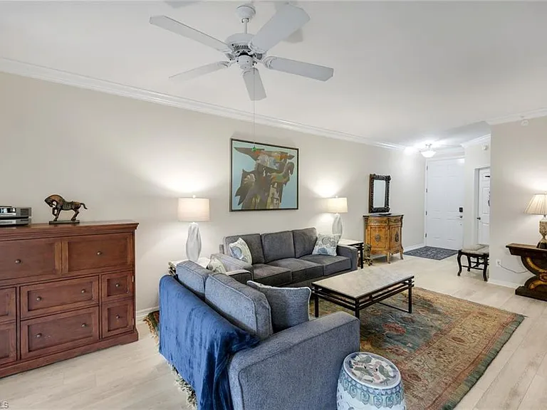 400 L Ambiance Cir #104 — Photo 7