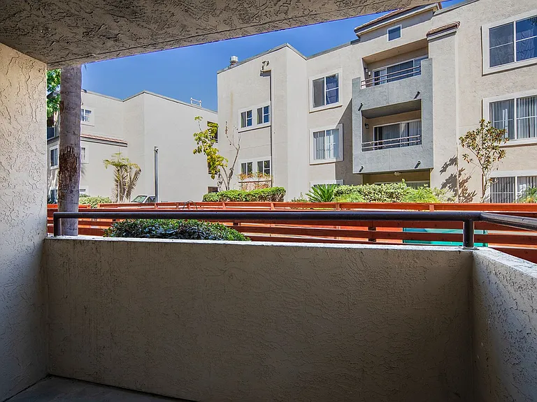 Mission Pacific Apartments — Photo 44