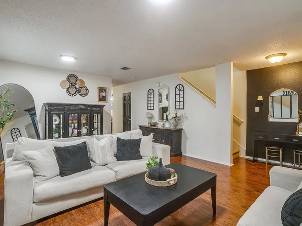 1956 Lariat Dr, Justin, TX 76247