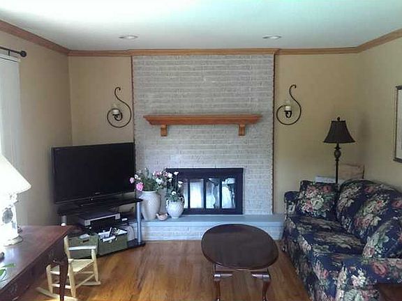 4th image of 106 Elm St