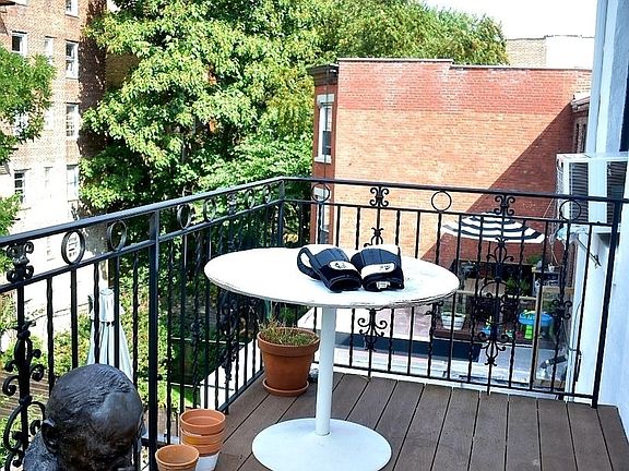 2nd image of 318 Carlton Ave APT 4