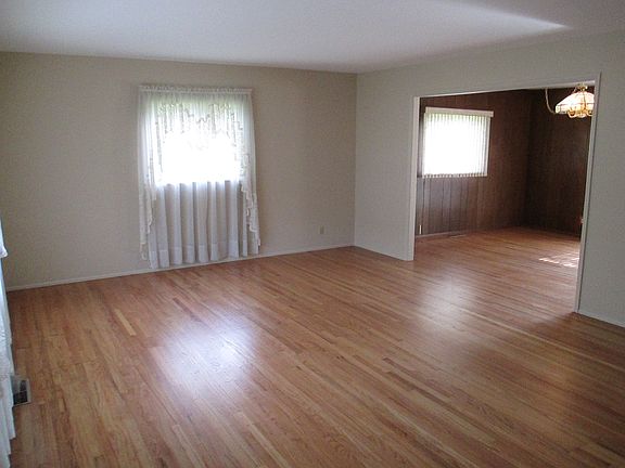 2nd image of 5019 Selkirk Dr