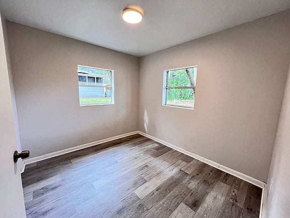 3rd image of 107 Oakland Dr
