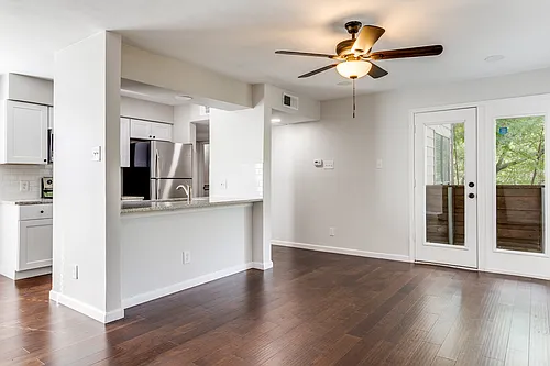 Creekside Condominumums Photo 1