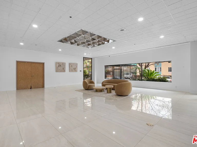 727 S Ardmore Ave #108 — Photo 36
