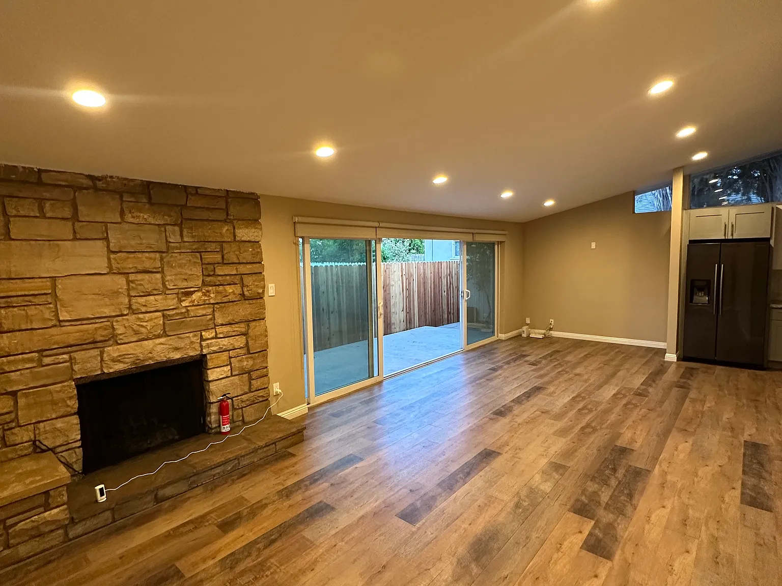 3 bed, 1427 sqft, $4,000 — Photo 2
