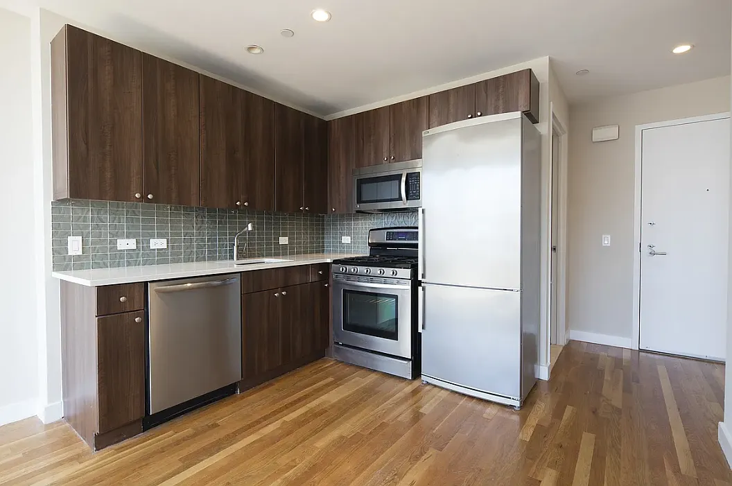 303 10th Avenue — Photo 2