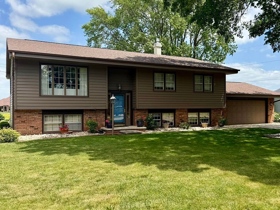 1st image of 403 11th St NE