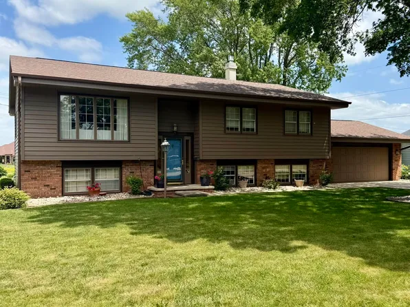 403 11th St NE, Clarion, IA 50525
