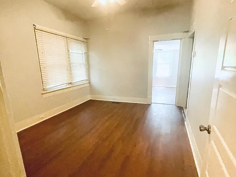 504 N Poplar St — Photo 10
