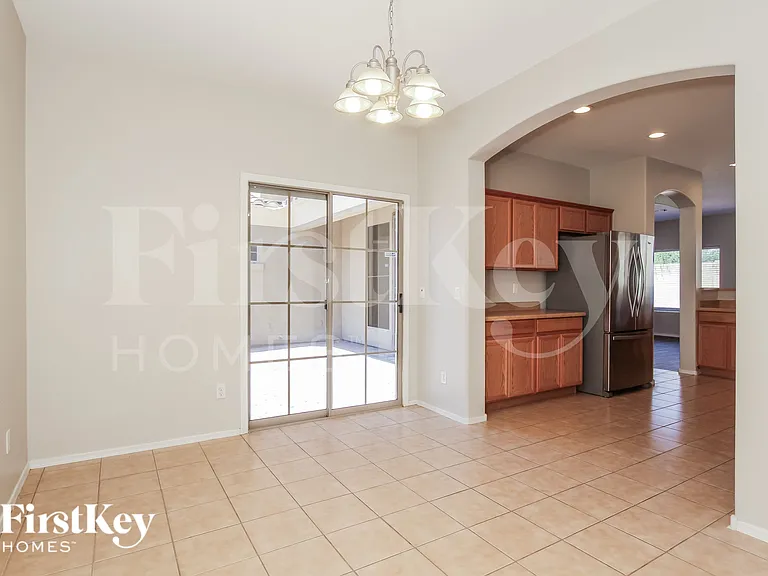 7803 S 5th Dr — Photo 6