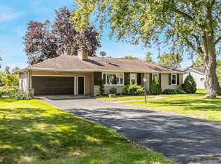 133 Villa Dr, Neenah, WI 54956