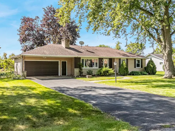 133 Villa Dr, Neenah, WI 54956