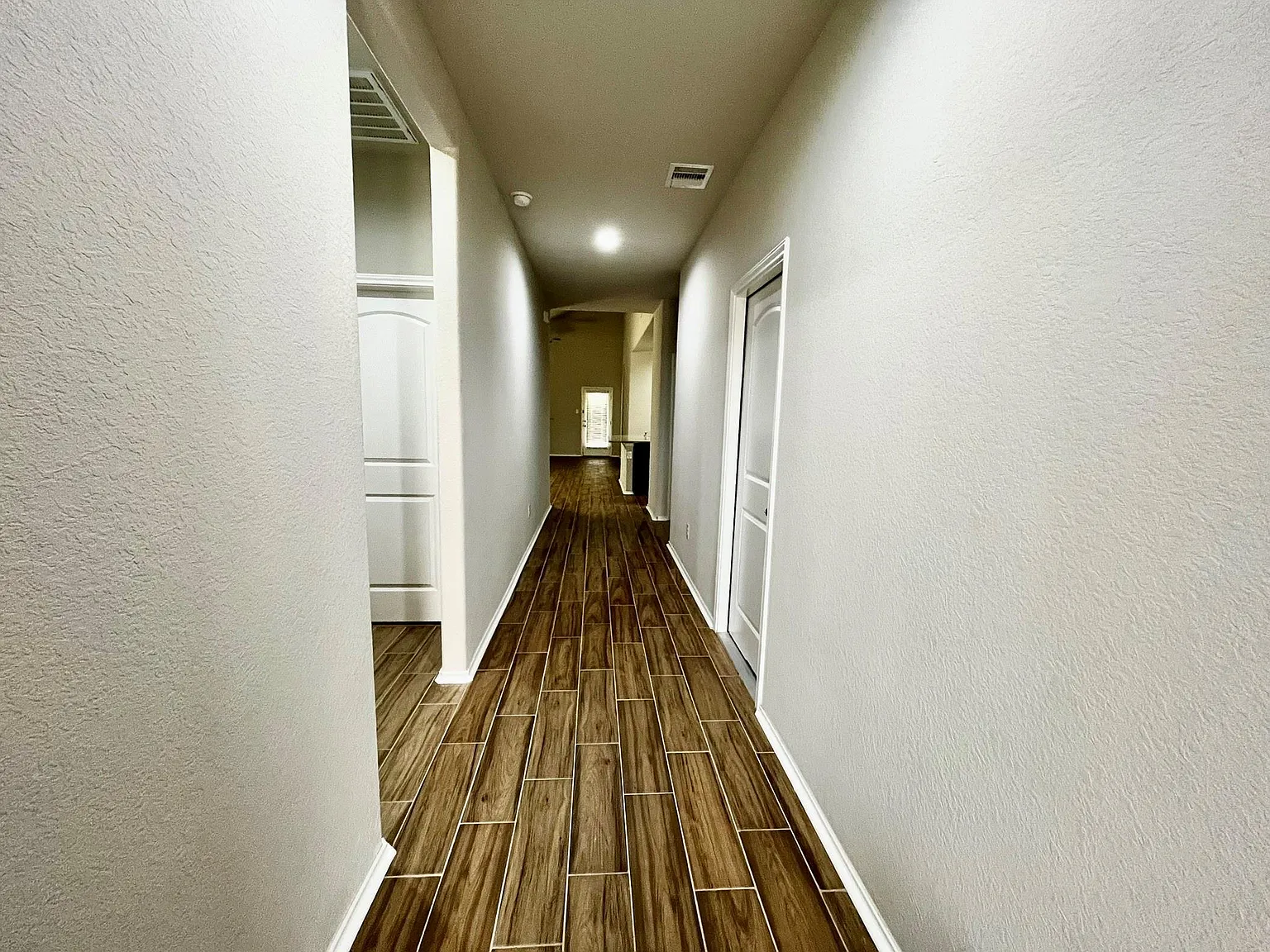 4 bed, 2.0 bath, 1899 sqft, $2,250 — Photo 3