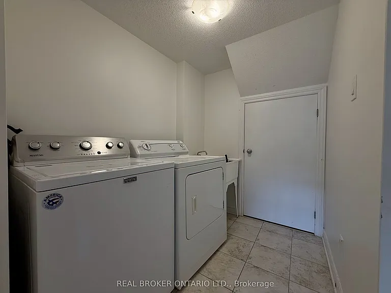 66 Fallengale Cres — Photo 6