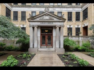 559 W Surf St APT 105, Chicago, IL 60657