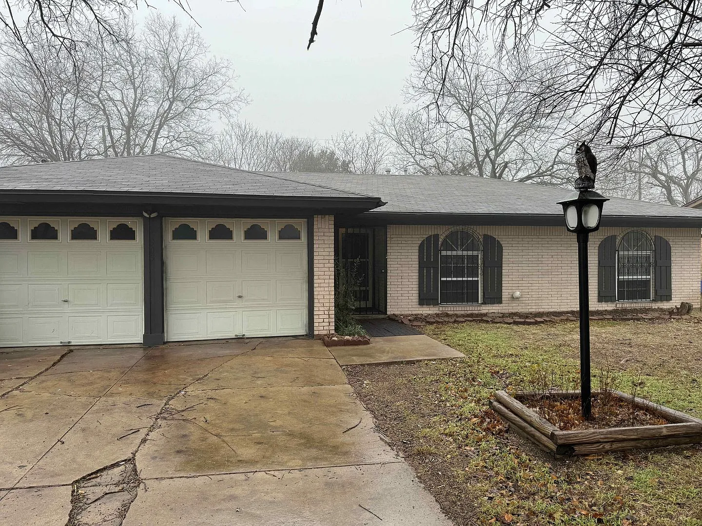 Charming 3 Bedroom, 2 Bath Home with 2-Car Garage & Large Fenced Yard — Photo 3
