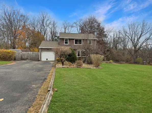 4 Hadlar Dr, Clinton Twp., NJ 08833