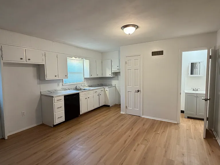 325 Griffith Dr #327 — Photo 5