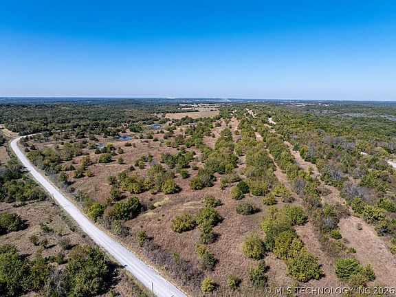 4th image of 1018 Rocky Acres Rd