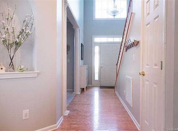 3rd image of 142 Easy St