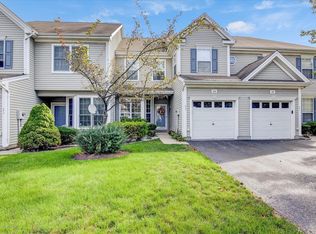 25 Tall Oaks Ct, Parlin, NJ 08859