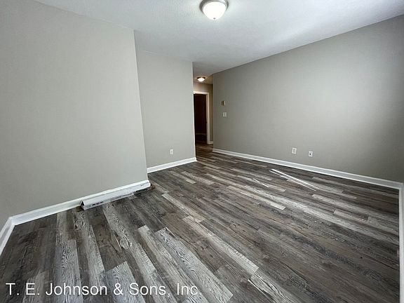 3rd image of 101 E Hedgecock Ave