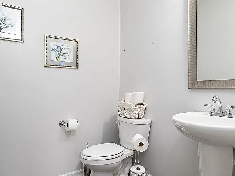 3 bed, 2.5 bath, 1795 sqft, $2,300 — Photo 3