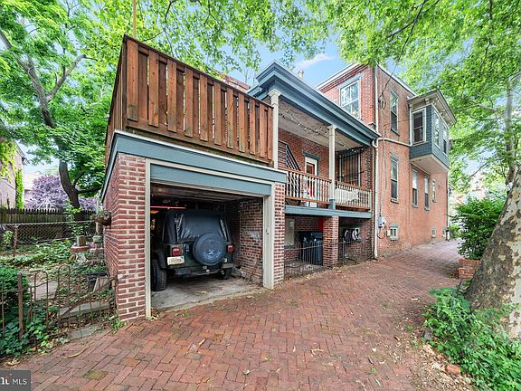 2nd image of 800 W 10th St
