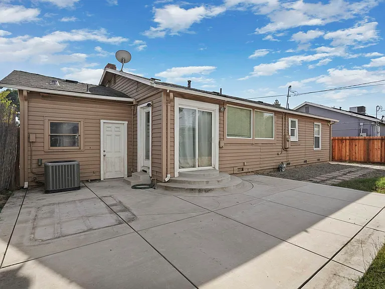 451 Marengo Ave — Photo 26