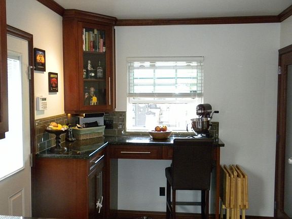 4th image of 6042 Briercrest Ave
