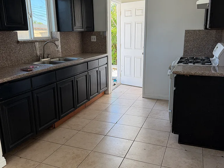 236 S 1st Ave — Photo 6