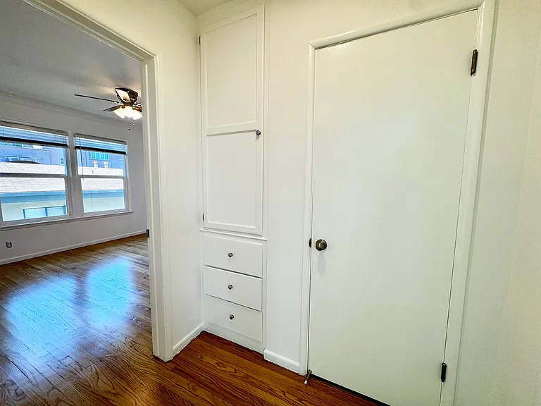 1266 N Laurel Ave #11 — Photo 13