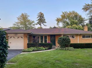 909 S Tower Dr, Mount Prospect, IL 60056