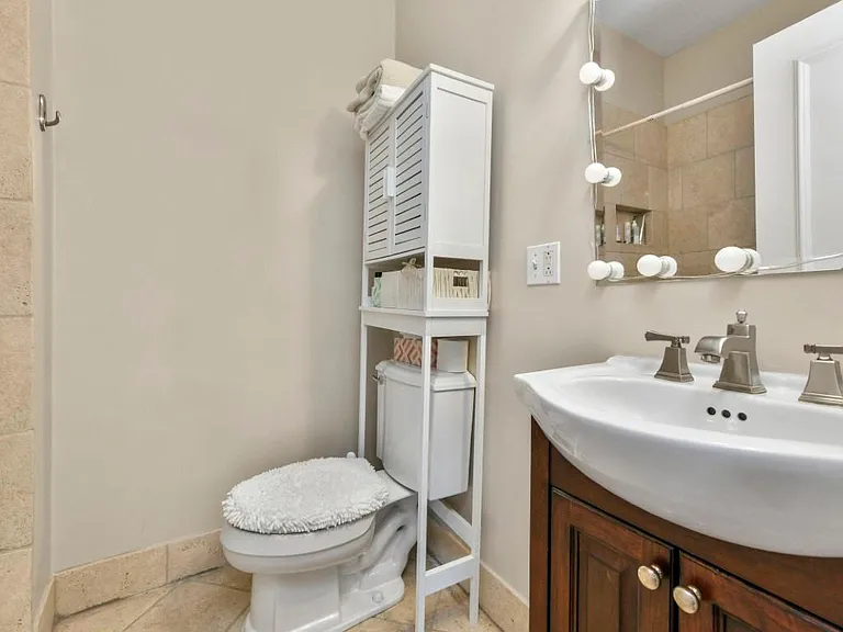 446 E 6th St #2 — Photo 14