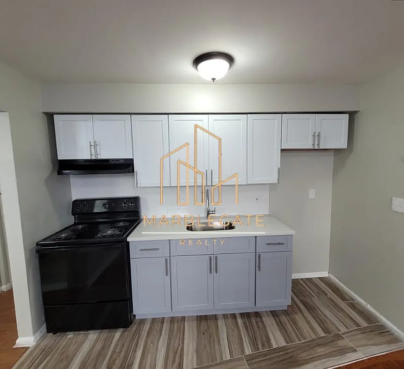 2 bed, 850 sqft, $1,995 — Photo 1