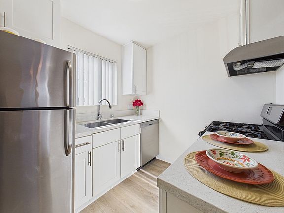 2nd image of 10140 Sepulveda Blvd #4702012