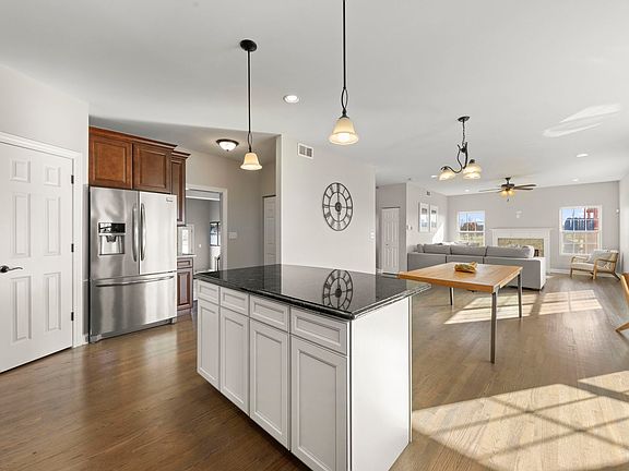 5th image of 1033 Redwood Ln