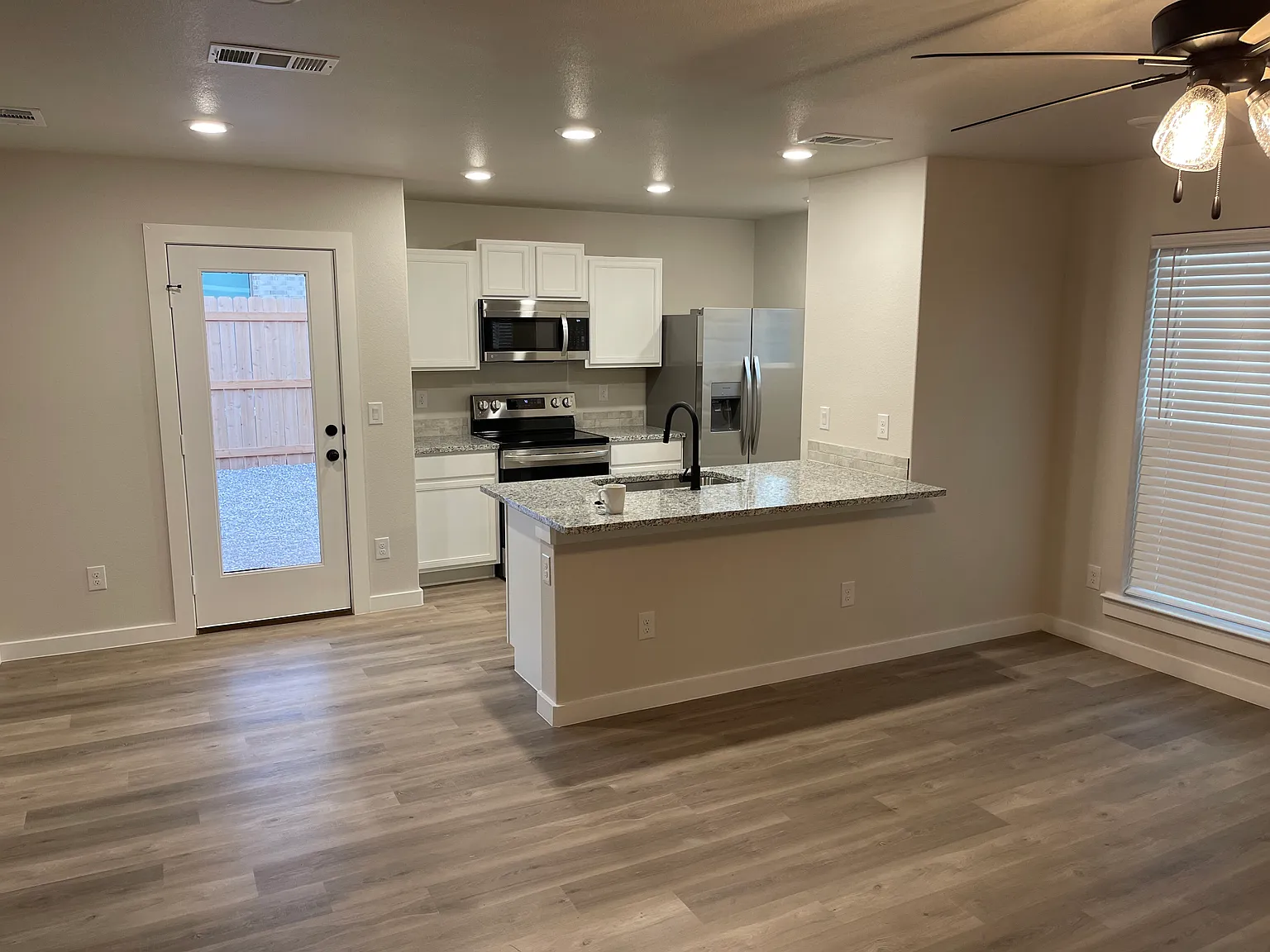 421 Boxelder Dr — Photo 2