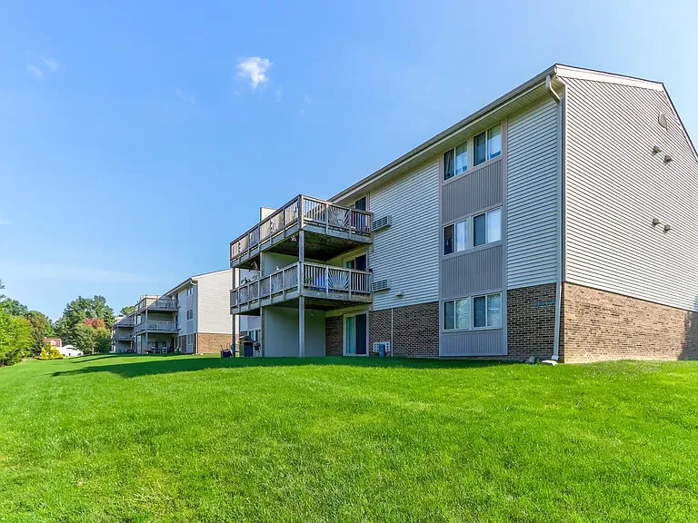 Royalwood Apartments — Photo 28