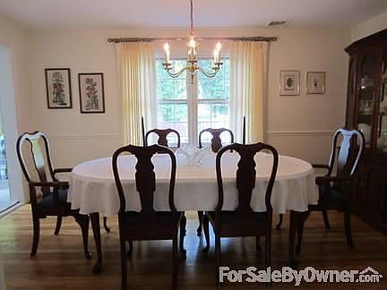 Dining Room
						:
						15 X 11