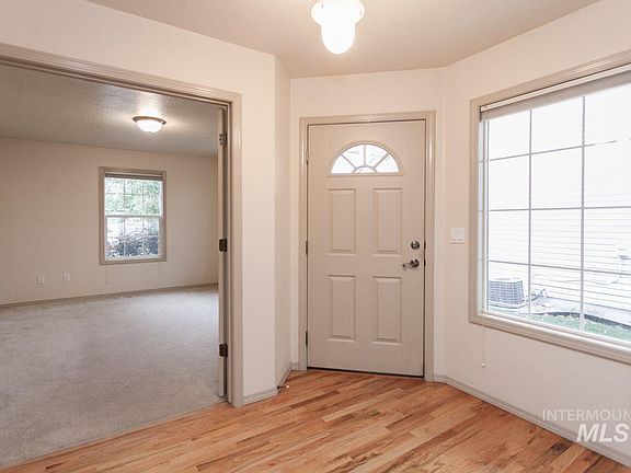4th image of 9841 Sleepy Hollow Ln