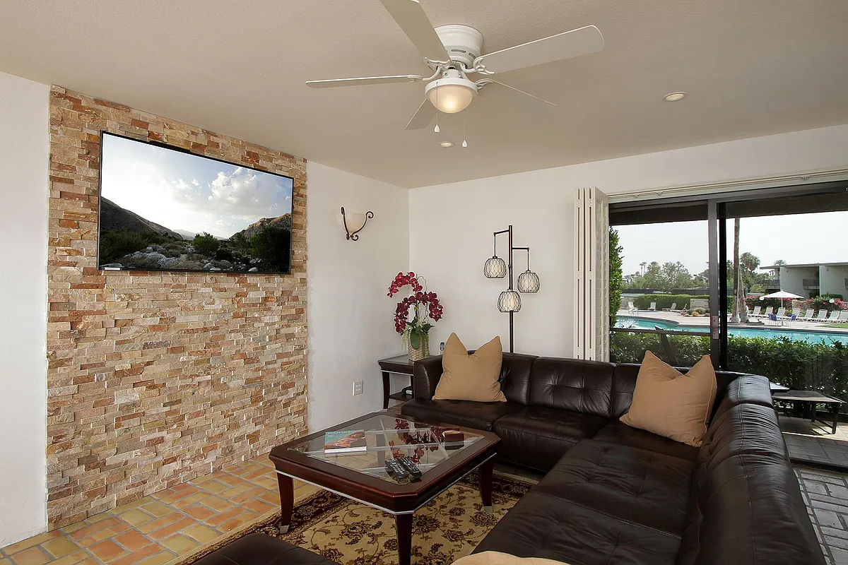 Building Photo - 45750 San Luis Rey Ave #157
