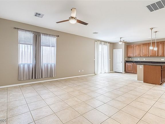 4th image of 788 Forest Peak St