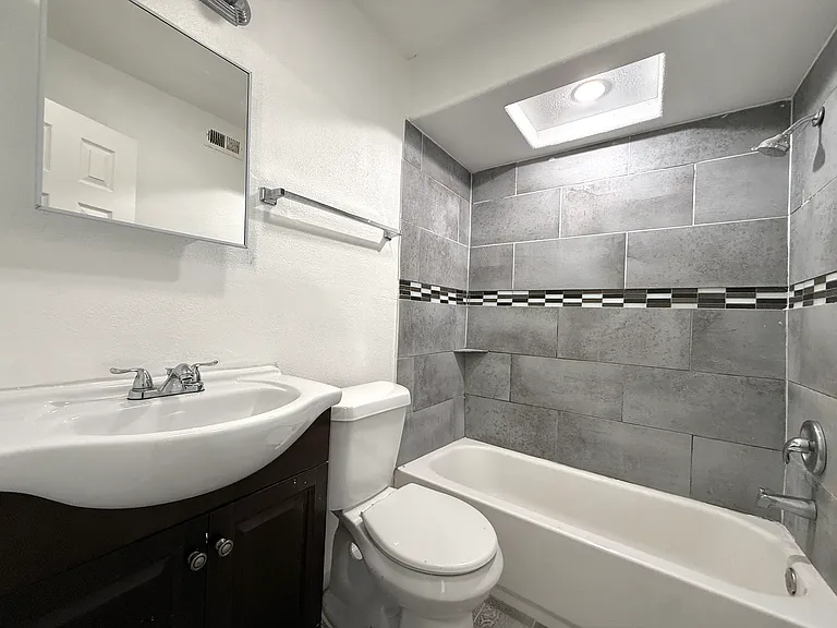 1607 N Carroll Ave #209 — Photo 2