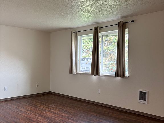 4th image of 1902 122nd Ave E