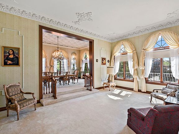 5th image of 18 Royal Vale Dr