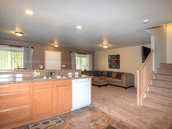 5th image of 10053 Eastridge Dr NE