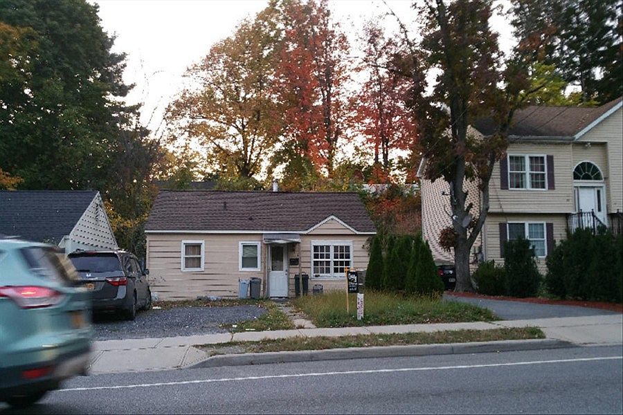 1st image of 231 Robinson Ave