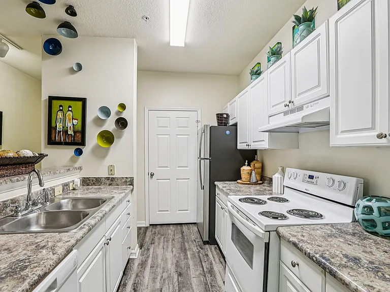The Arbor Walk Apartments — Photo 12